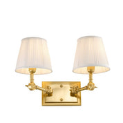 Lámpara de pared Wentworth Acabado doble dorado con pantallas blancas.