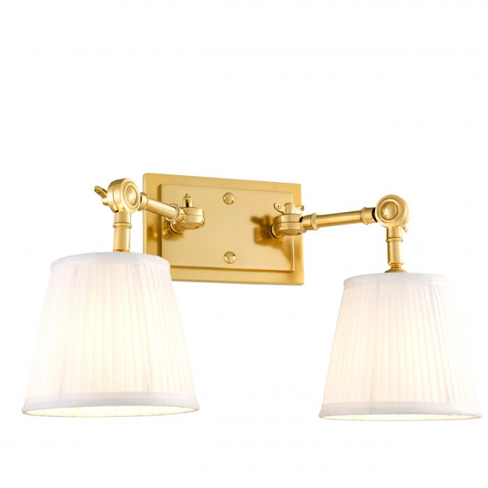Lámpara de pared Wentworth Acabado doble dorado con pantallas blancas.