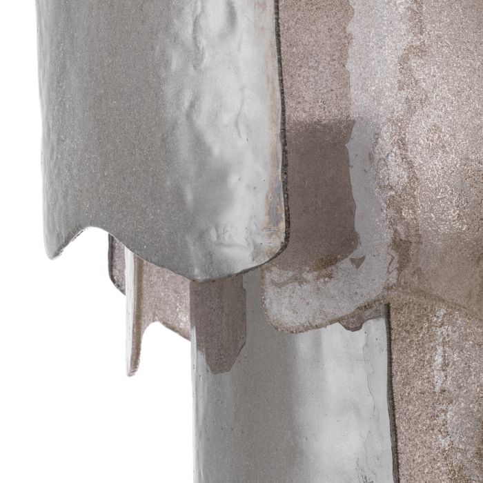 Lámpara de araña Asinara S con acabado en latón antiguo y cristal ahumado.