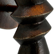 Lámpara de pared Riverbank con acabado en bronce resaltado, incluye pantalla.