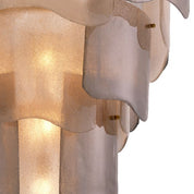 Lámpara de araña Asinara L con acabado en latón antiguo y cristal ahumado.