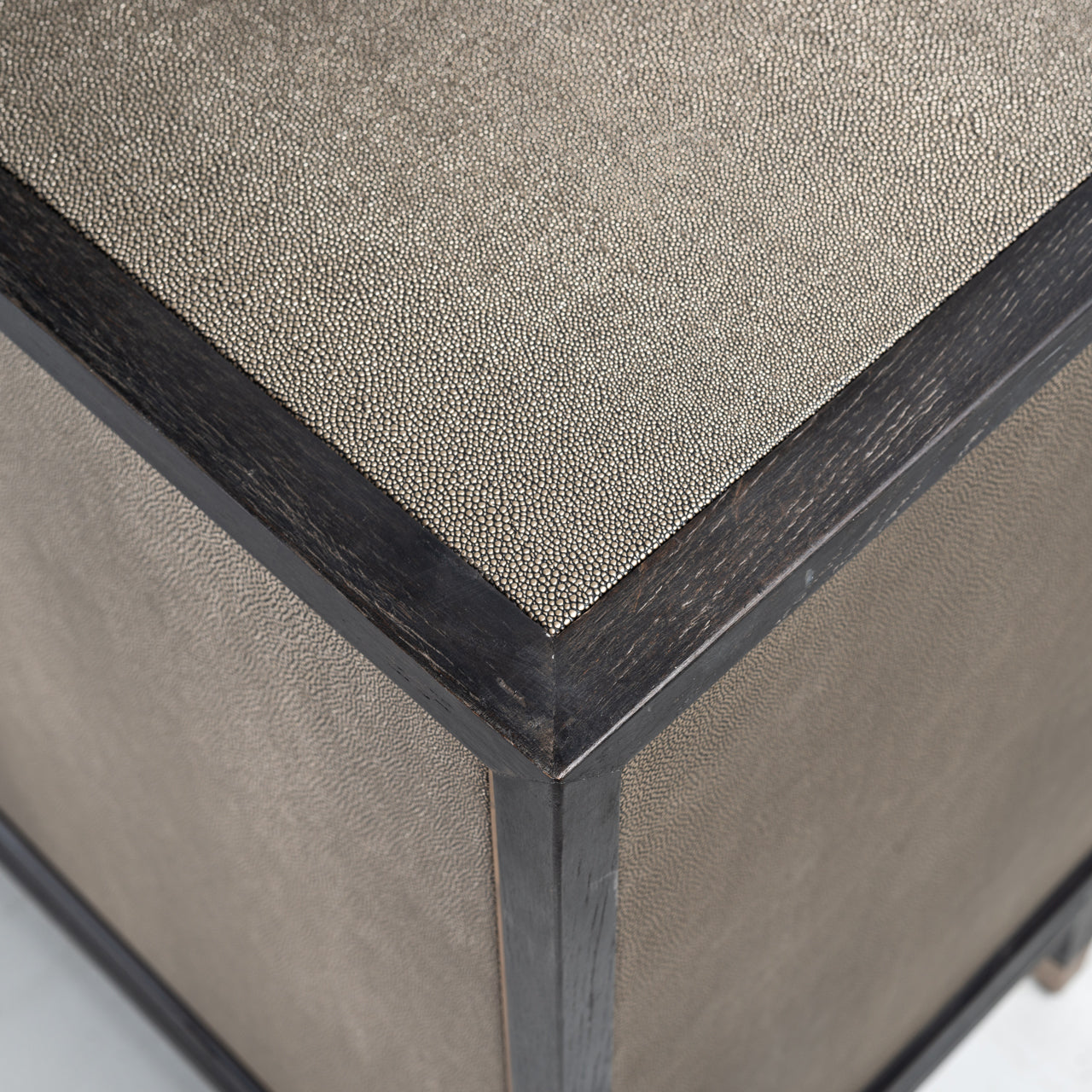 Sideboard Bloomville brass shagreen 4-doors