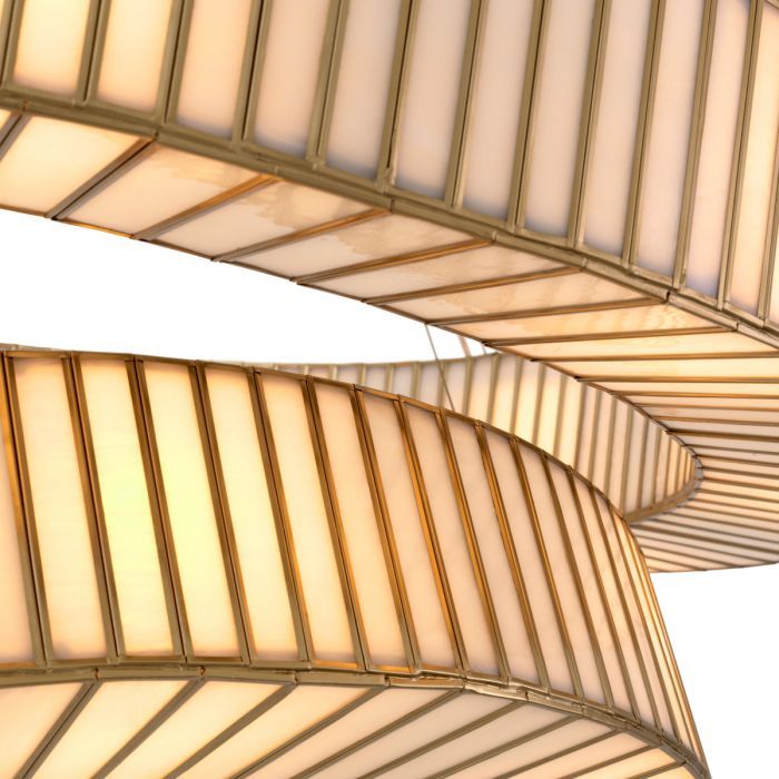 Lámpara de araña Monari con acabado en latón antiguo