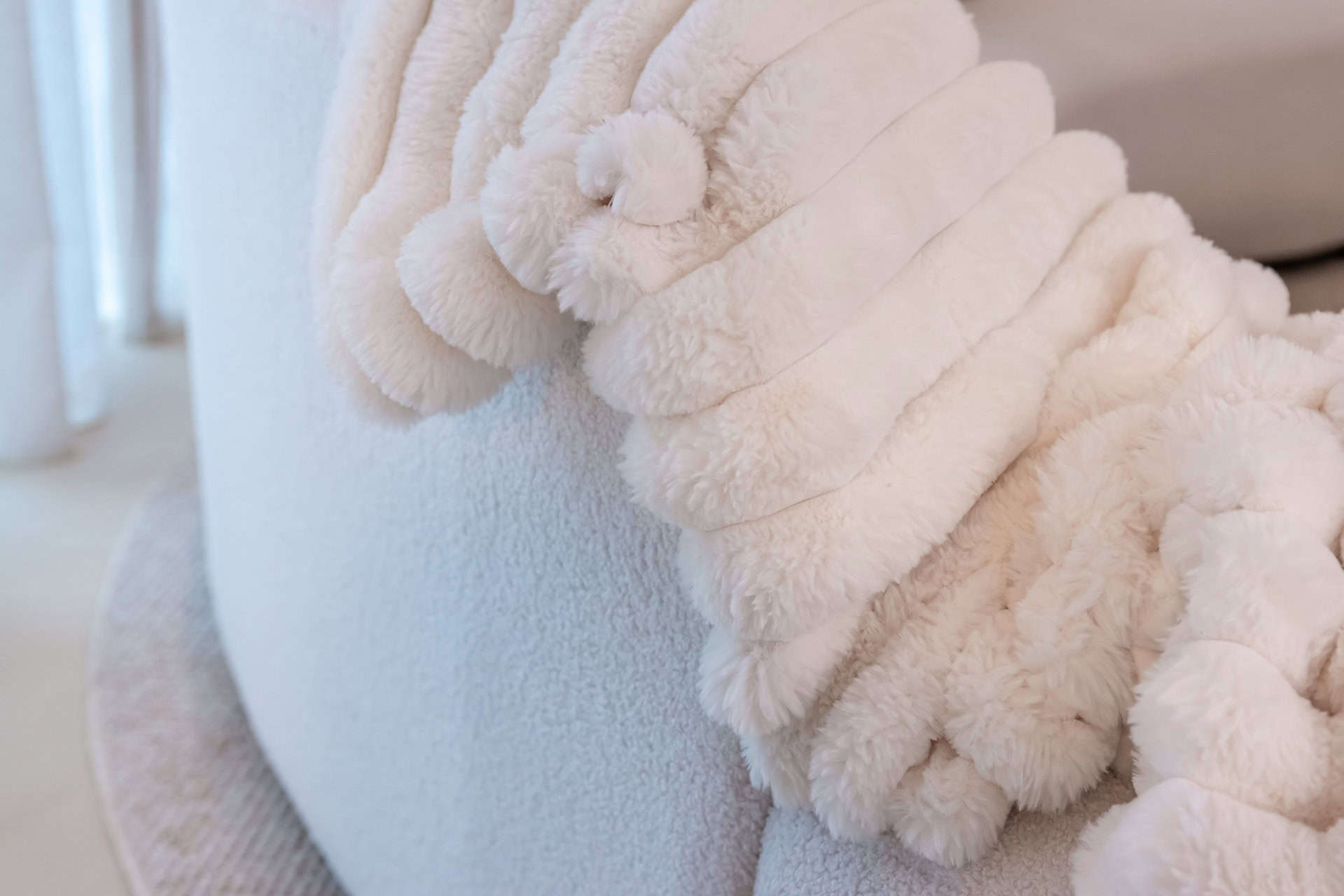 Furry blanket Amin (White)