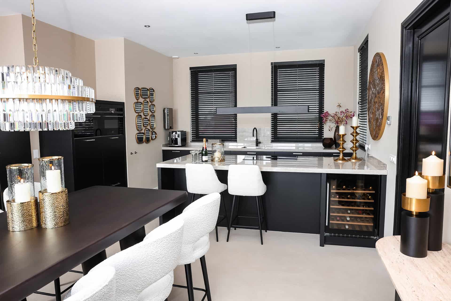 Hurricane Marlou small (Gold)