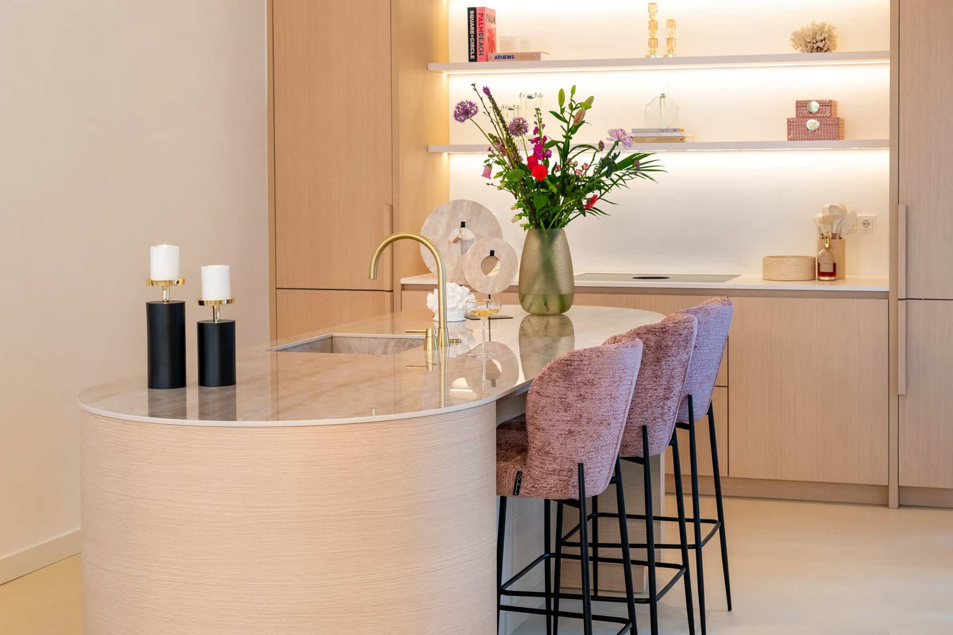 Candelabro Caya pequeño (Negro/dorado)